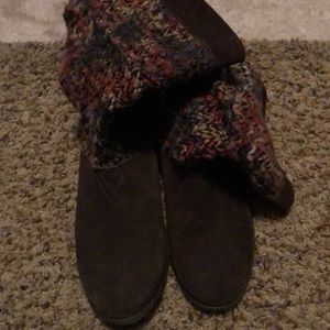 Toms boots mist match size rigth 8.5 and left 7